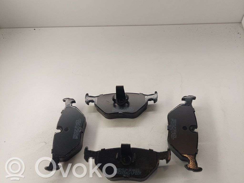 BMW 5 E39 Brake pads (rear) 