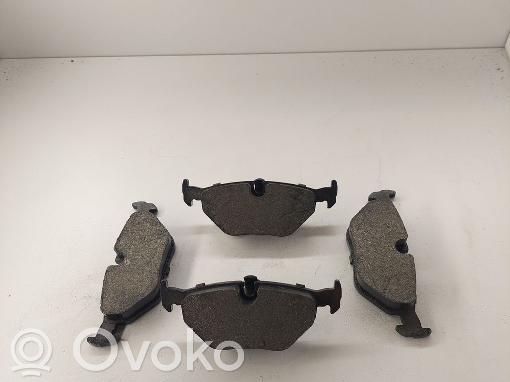 BMW 5 E39 Brake pads (rear) 