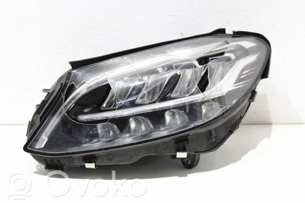Mercedes-Benz C W205 Lampa przednia 