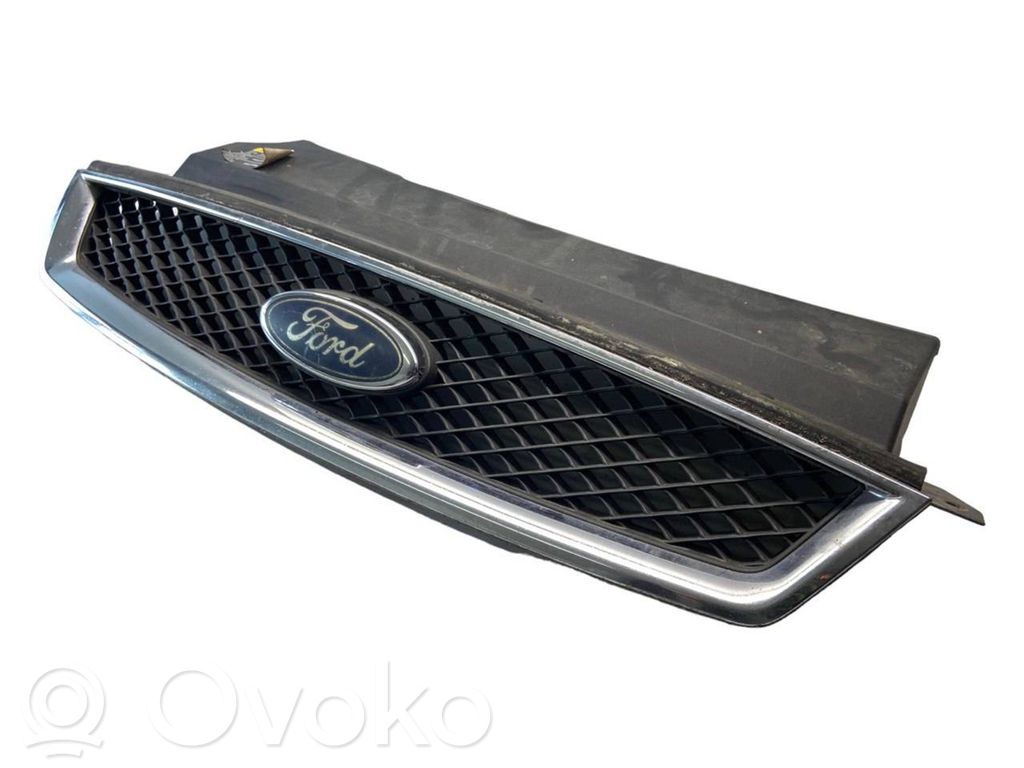 Ford Focus Front bumper upper radiator grill 
