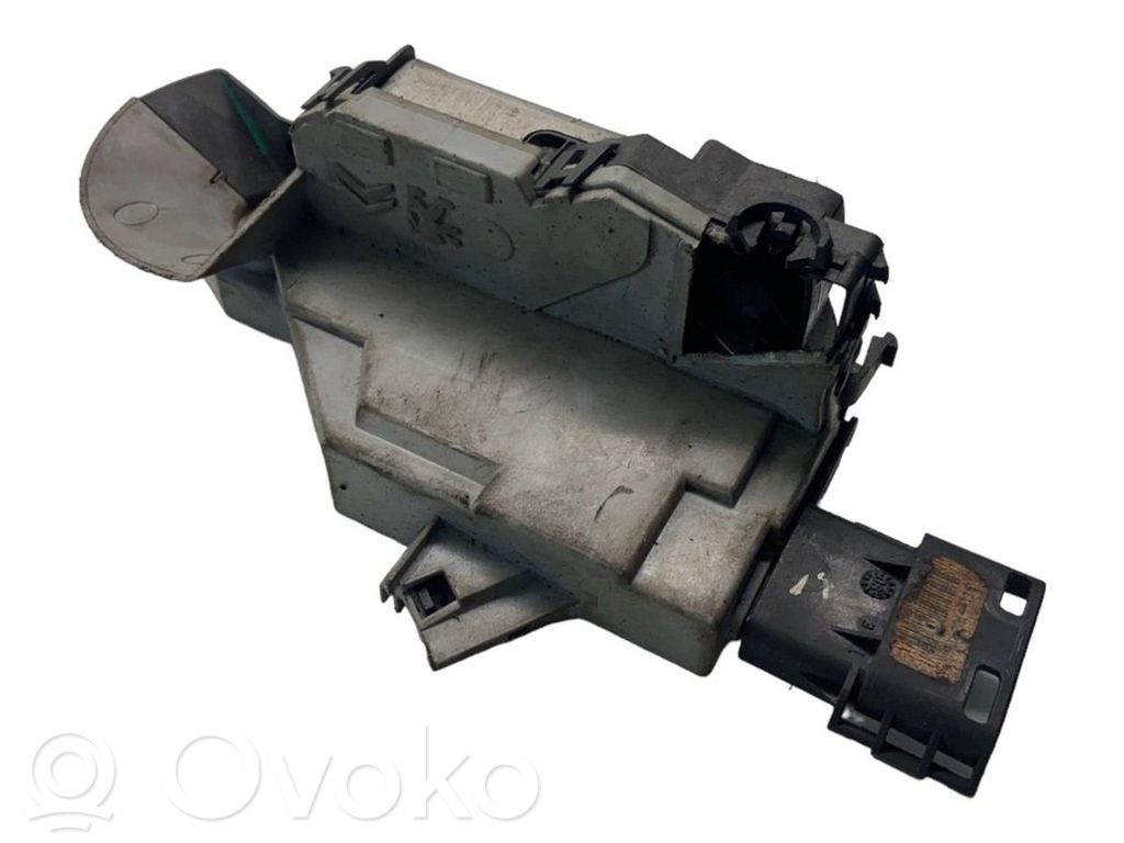 Peugeot 308 Front door lock 