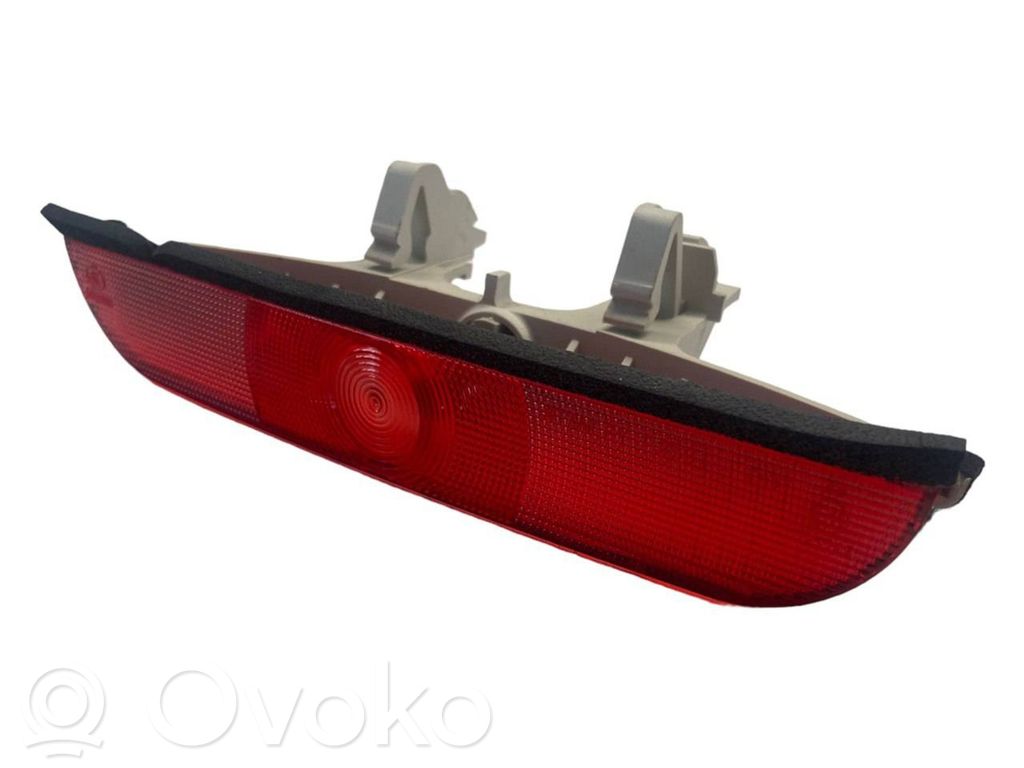 Third/center stoplight   P3591