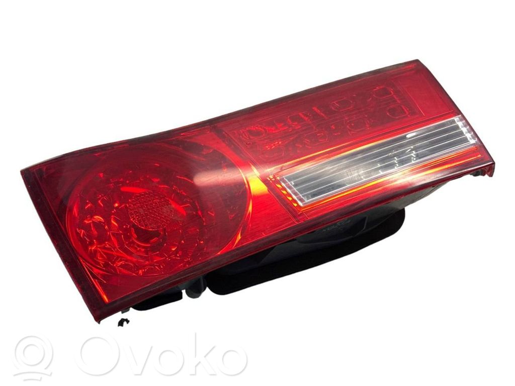 Lampy tylnej klapy bagażnika   P8129