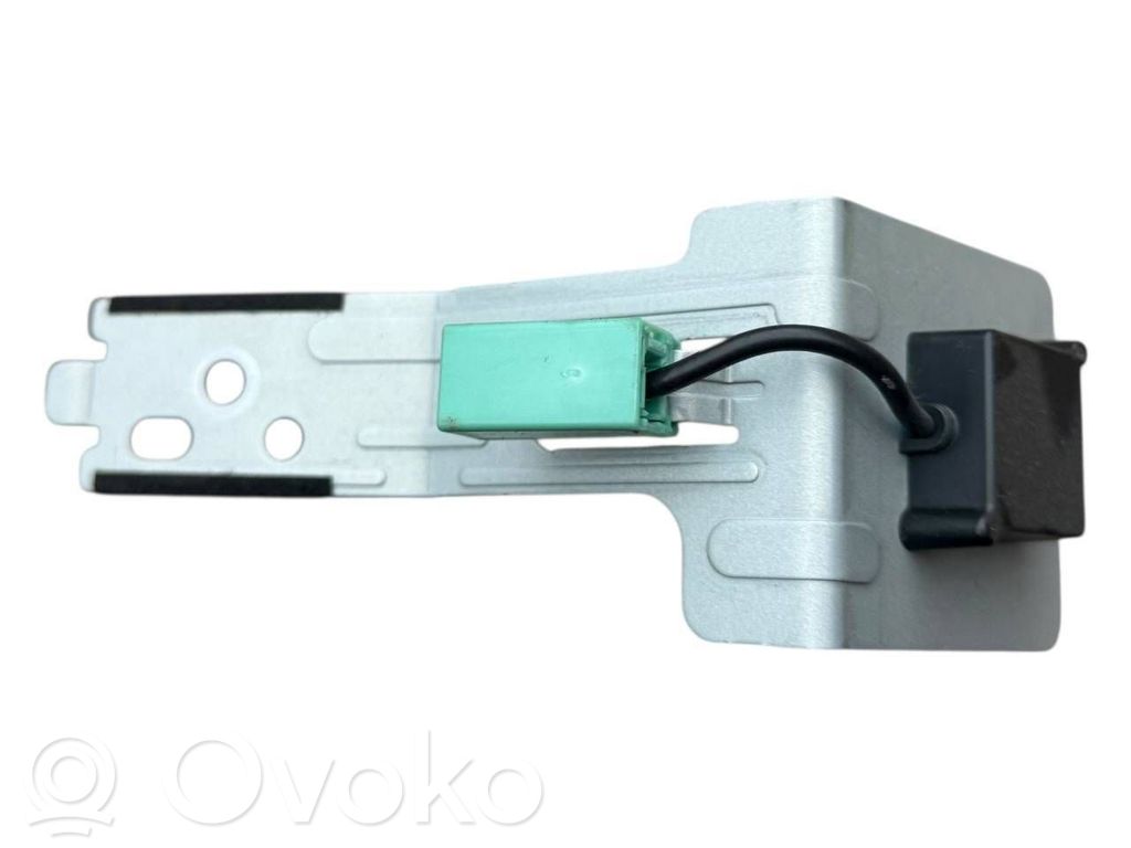Mazda CX-5 II GPS-pystyantenni 
