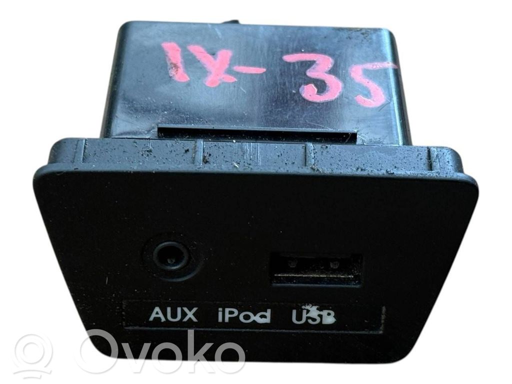 Hyundai ix35 Enchufe conector entrada auxiliar 