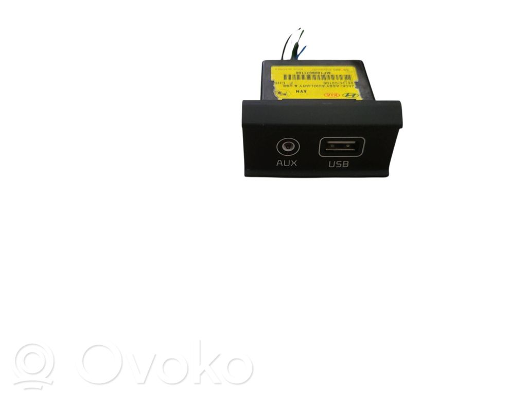 KIA Ceed AUX in-socket connector 