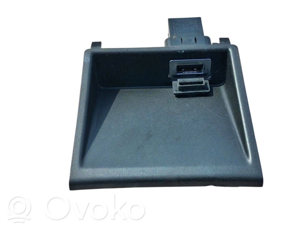 Enchufe conector USB   31306768,31307313