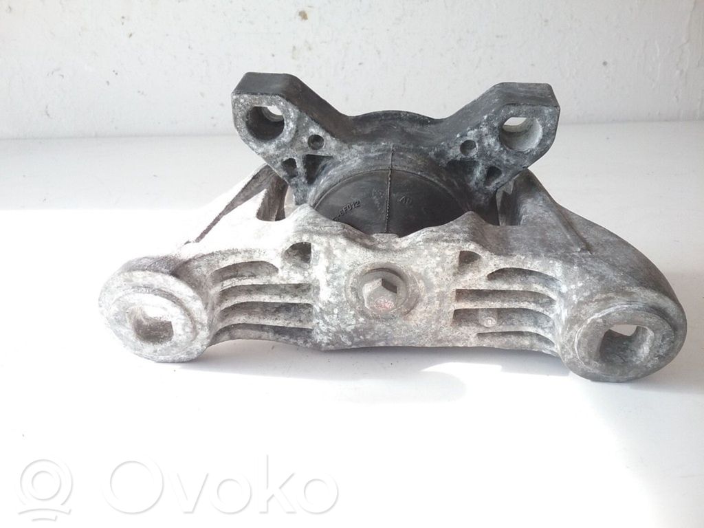 Ford Focus Engine mount bracket 