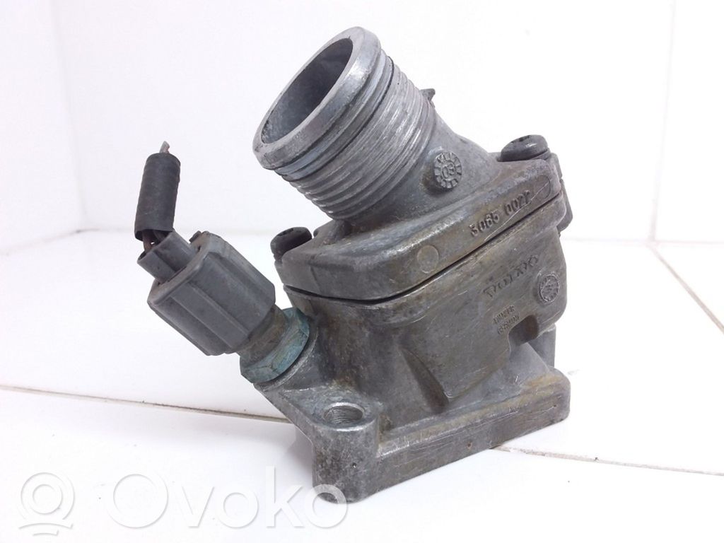Volvo V70 Carcasa del termostato 