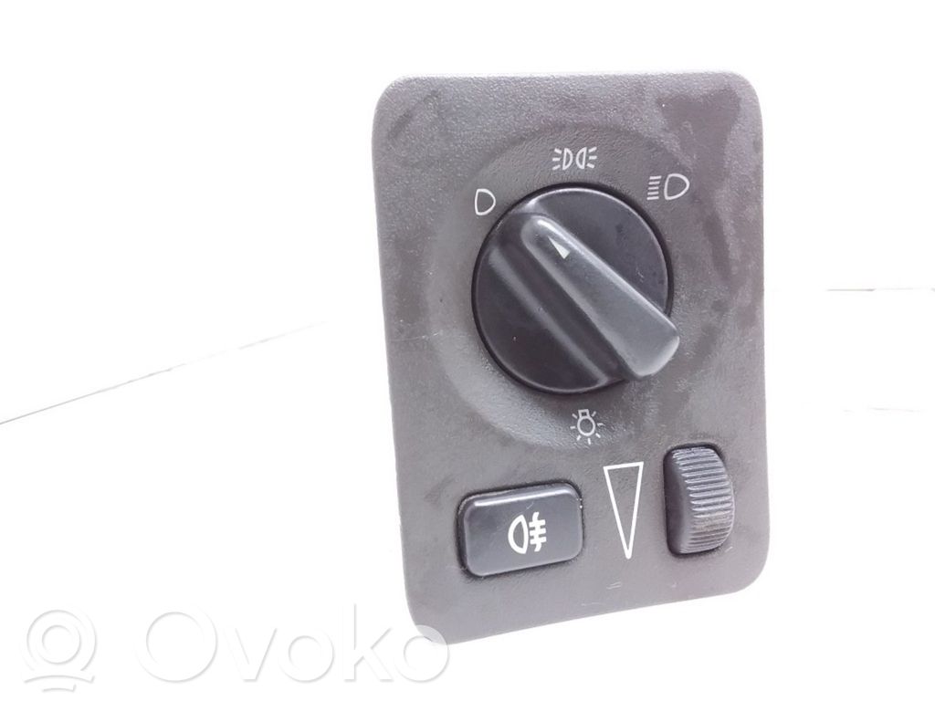 Light switch   758173,4616124