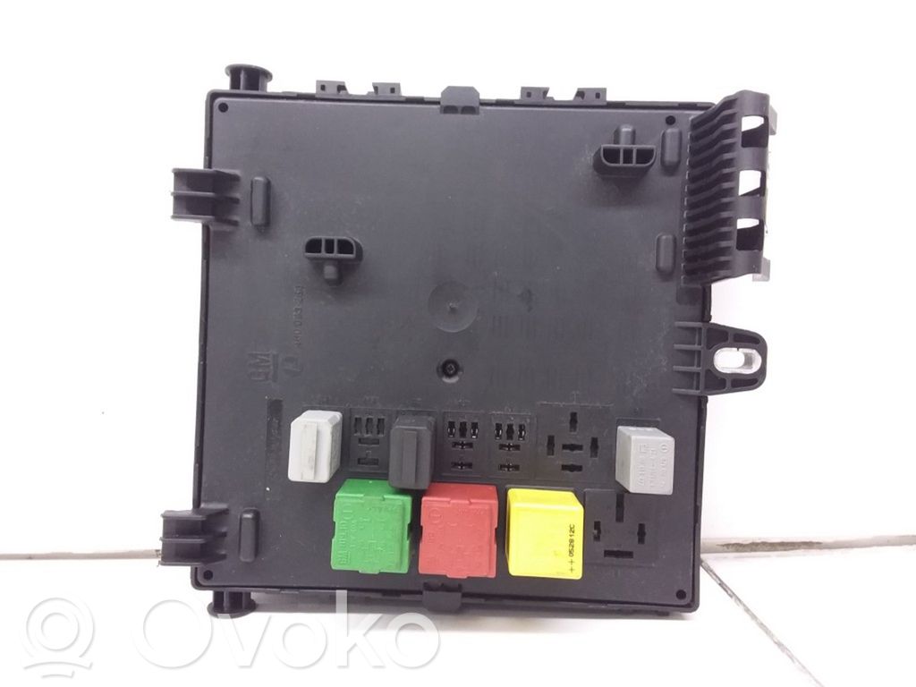 Opel Vectra C Fuse module 