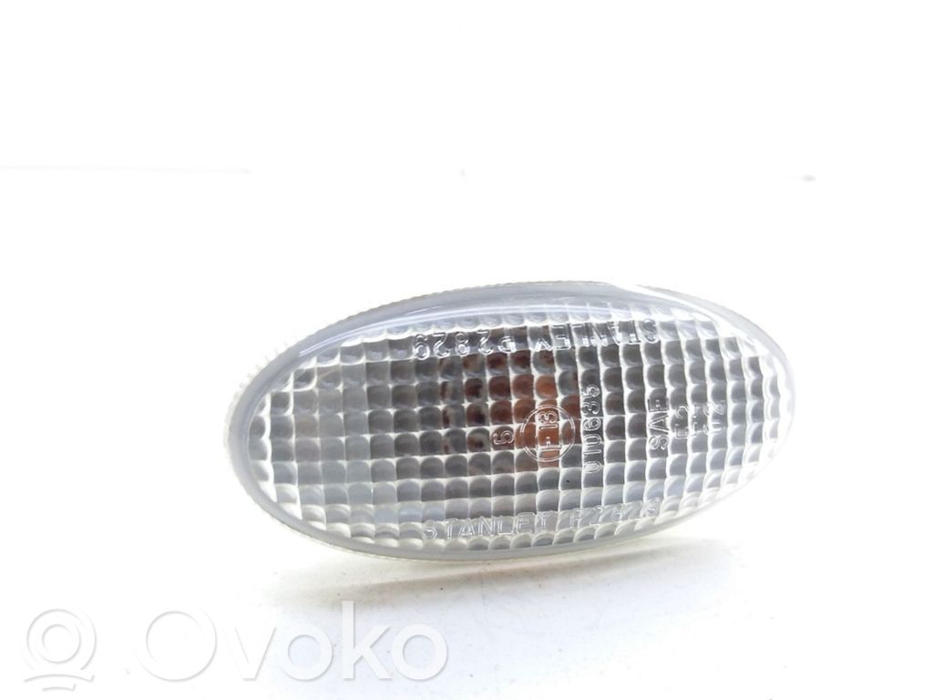 Mazda MPV Front fender indicator light 