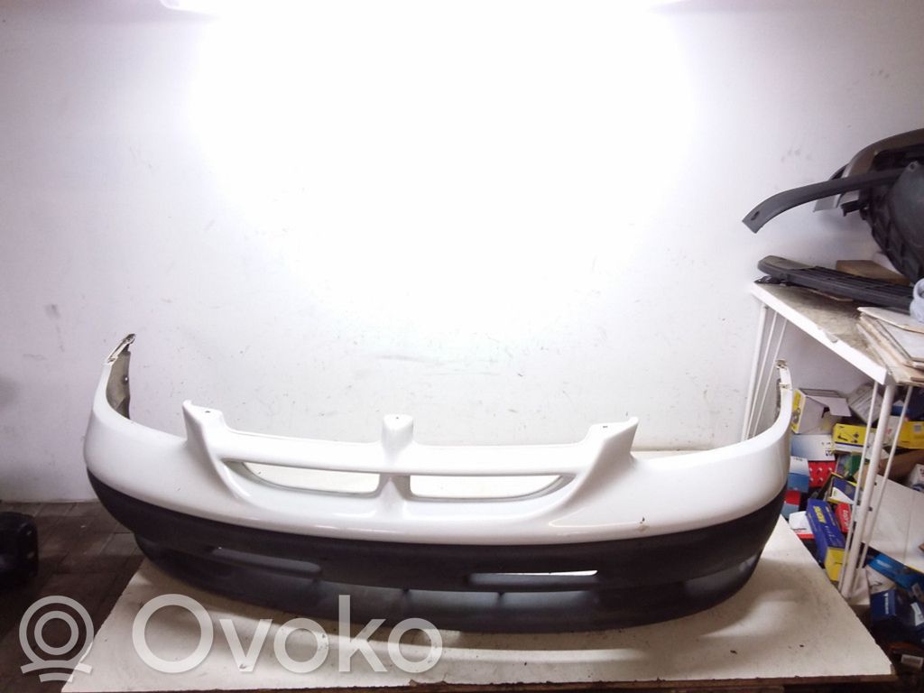 Chrysler Voyager Front bumper 