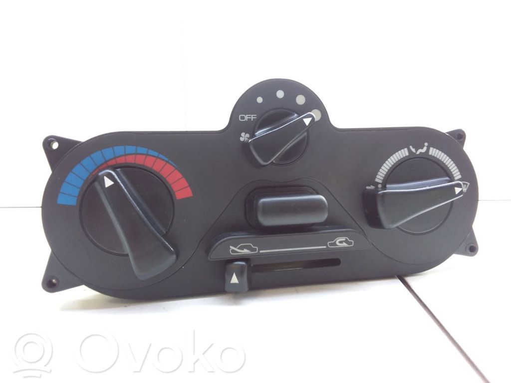 Mitsubishi Carisma Climate control unit 