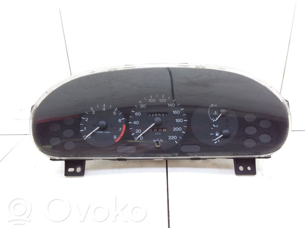 Mazda 323 F Speedometer (instrument cluster) 