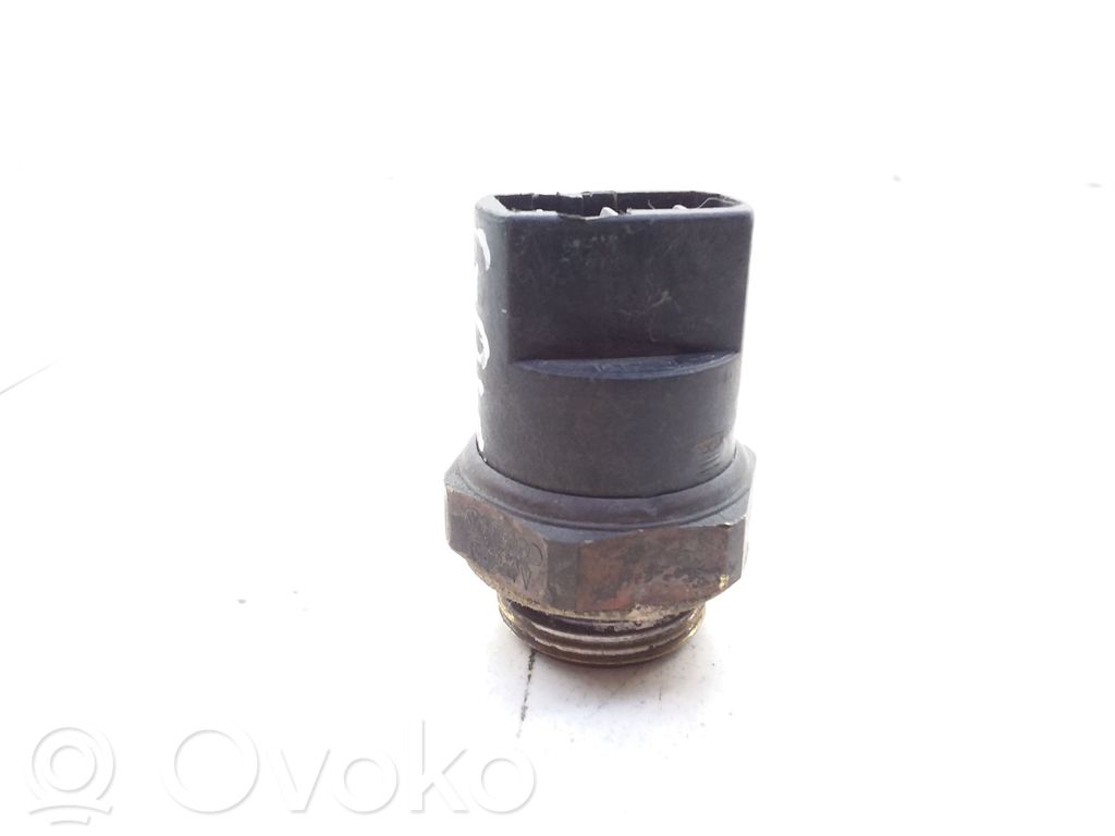 Audi A4 S4 B5 8D Czujnik temperatury płynu chłodzącego 