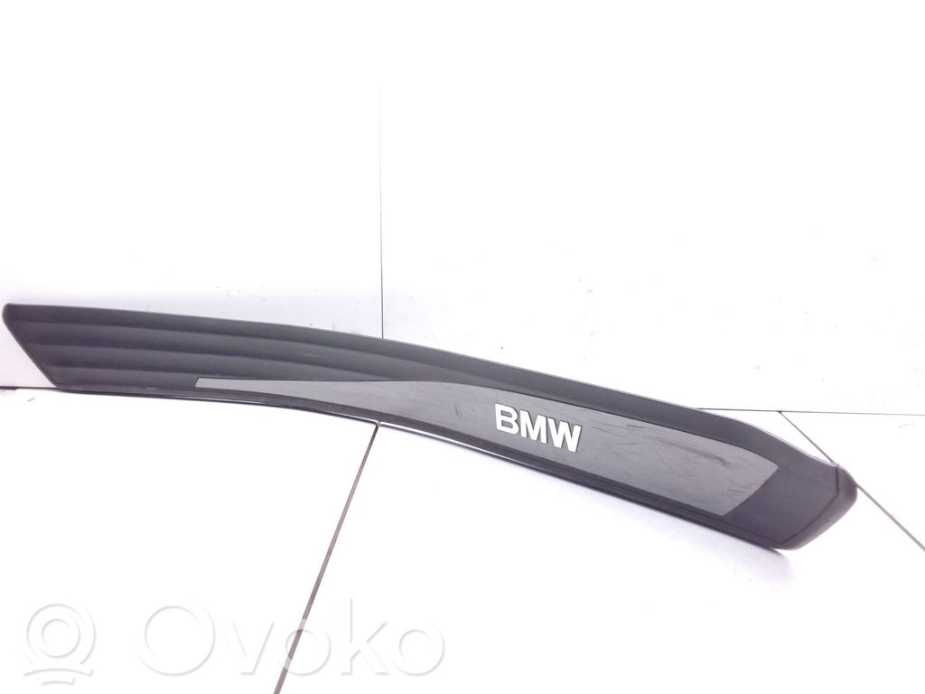 BMW 5 E60 E61 Moldura protectora del borde trasero 
