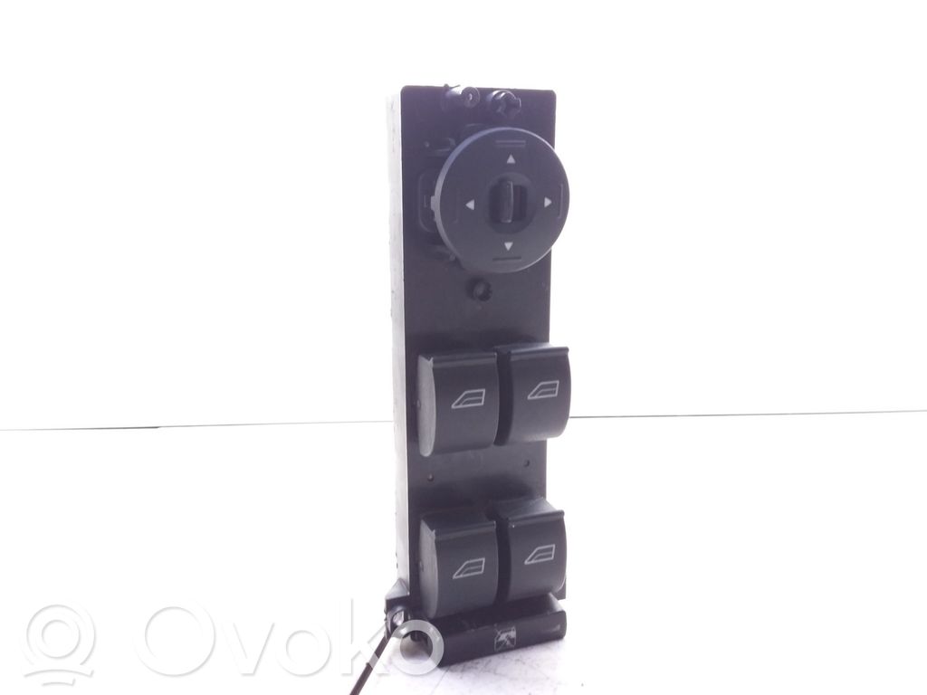 Ford C-MAX I Electric window control switch 