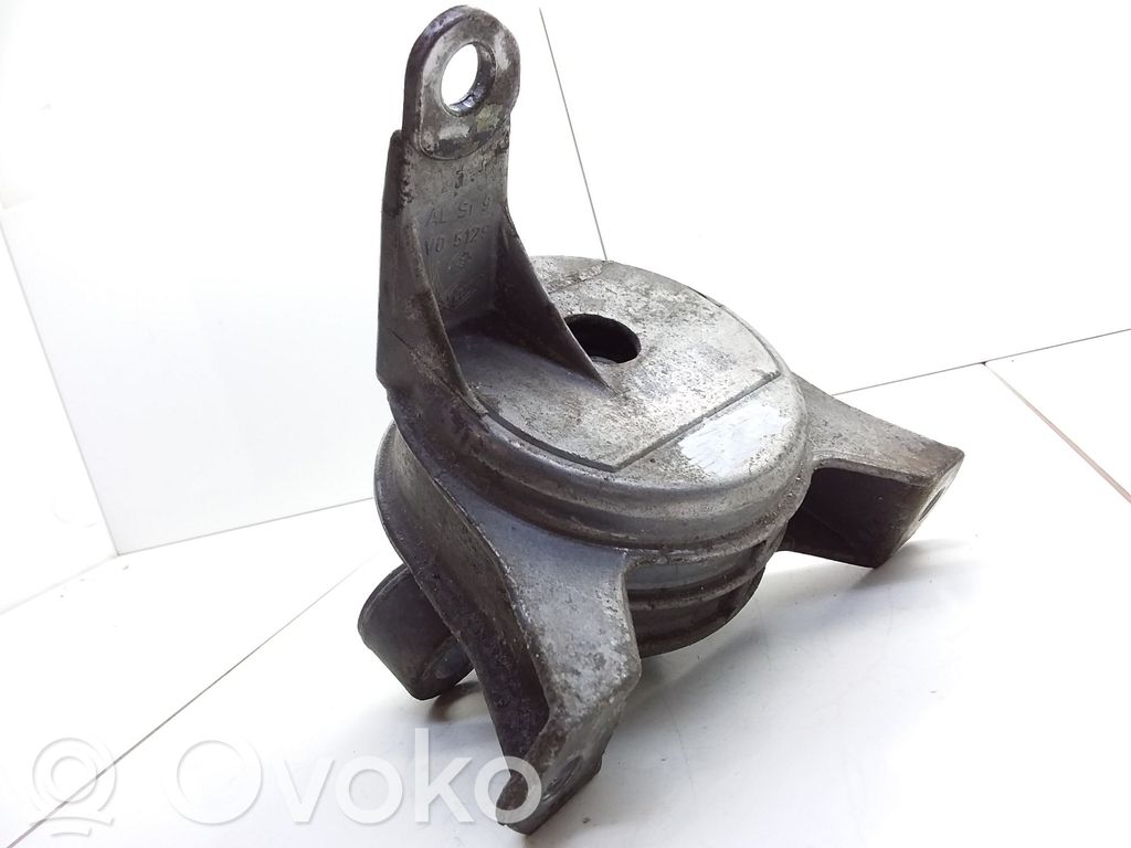 Engine mount bracket   V05129
