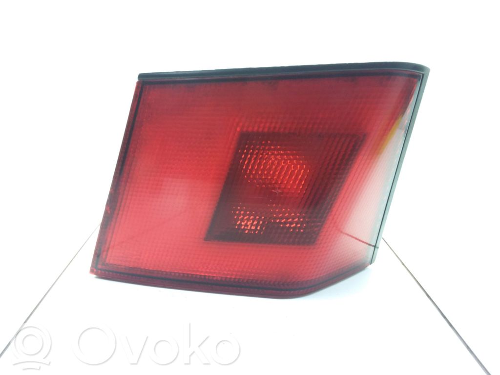 Mitsubishi Carisma Lampy tylnej klapy bagażnika 