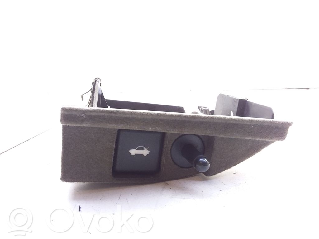 Tailgate/boot open switch button   715512000,B816