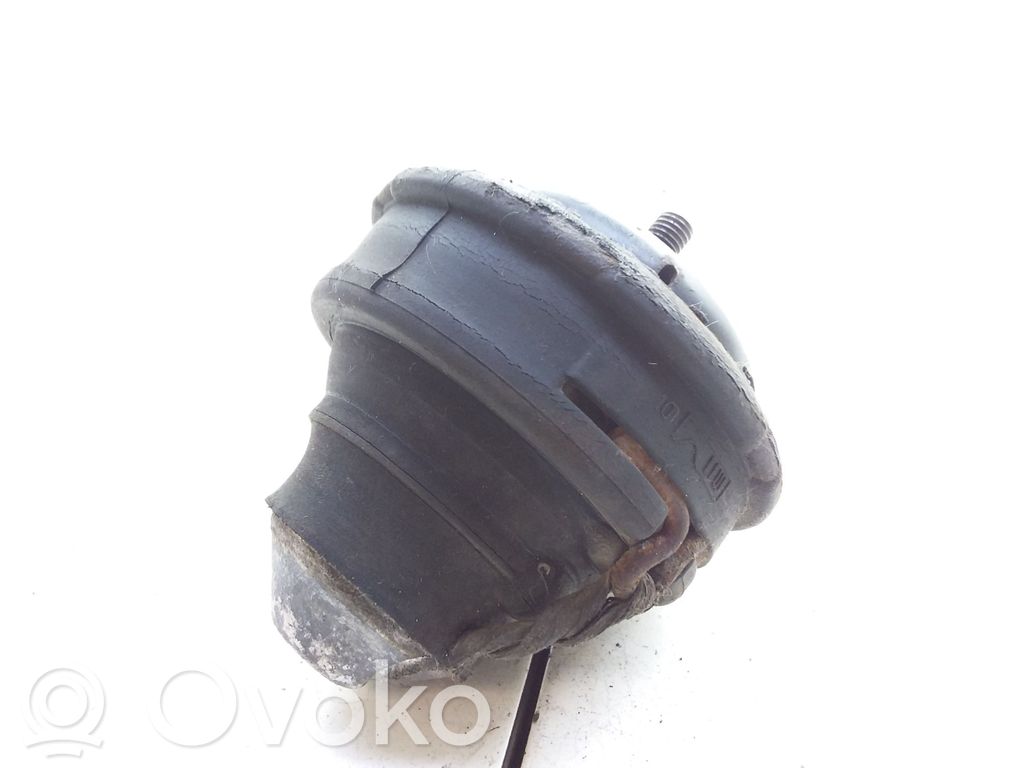 Volvo 850 Engine mount bracket 