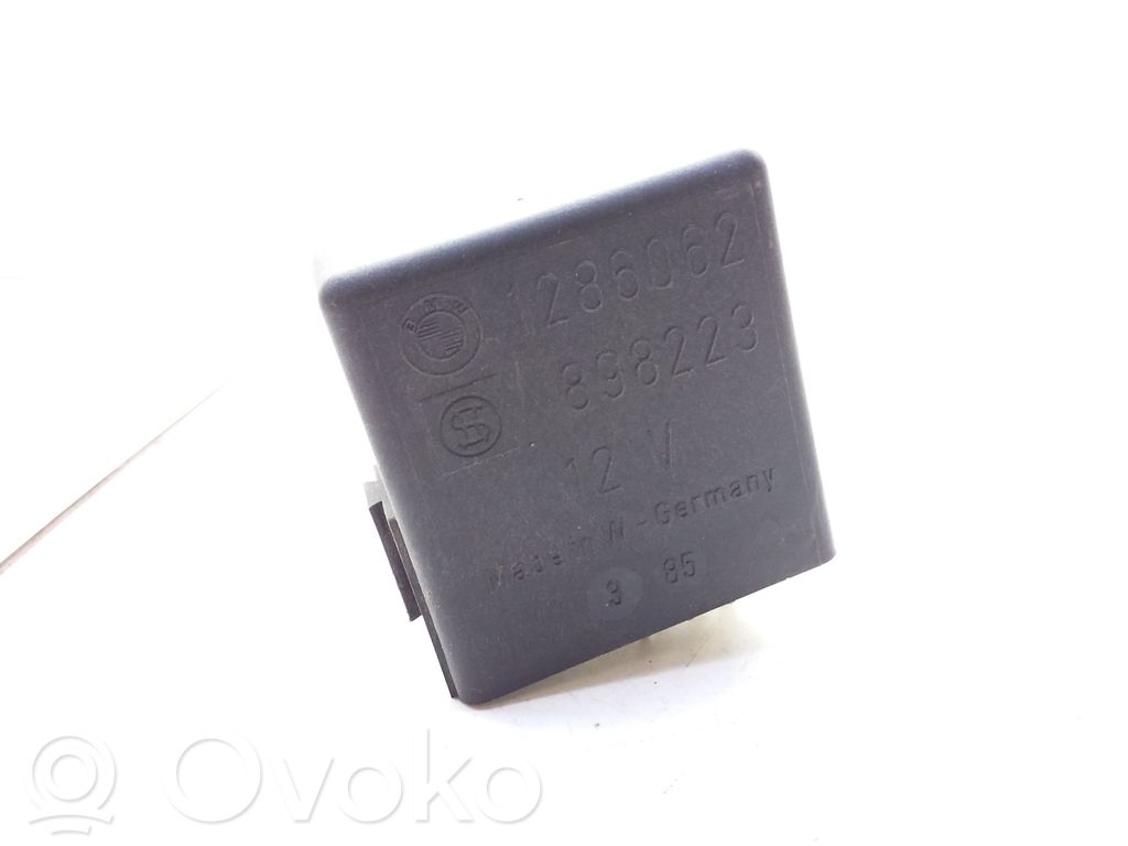 BMW 3 E30 Hazard warning light relay 