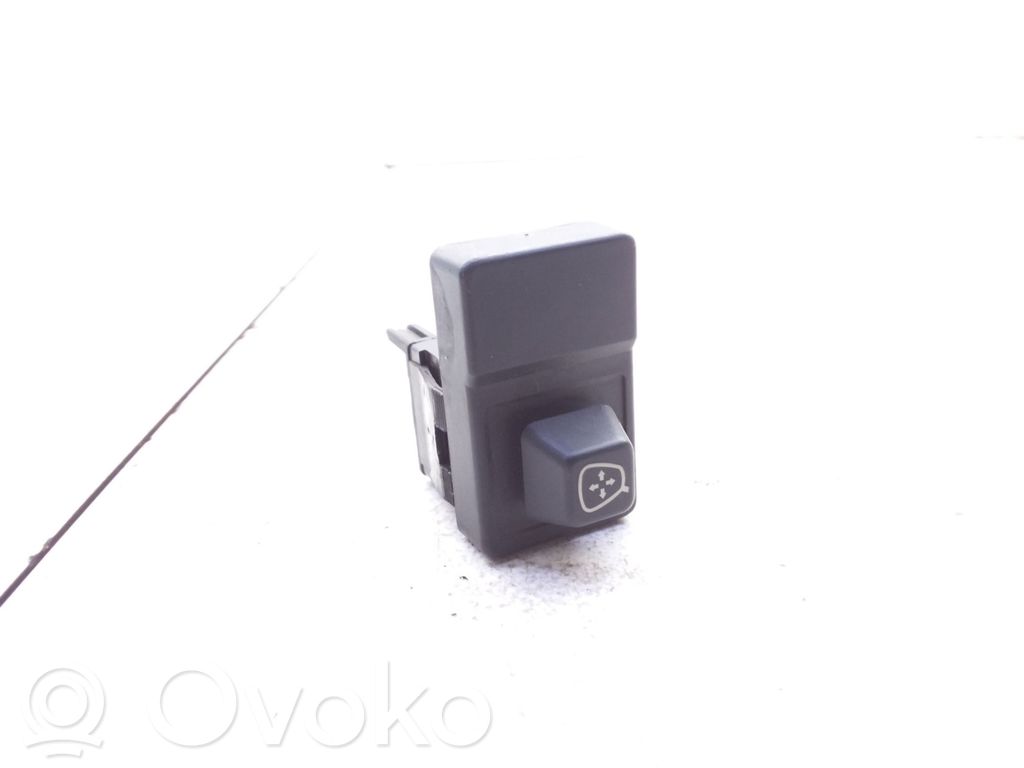 Wing mirror switch   M8244