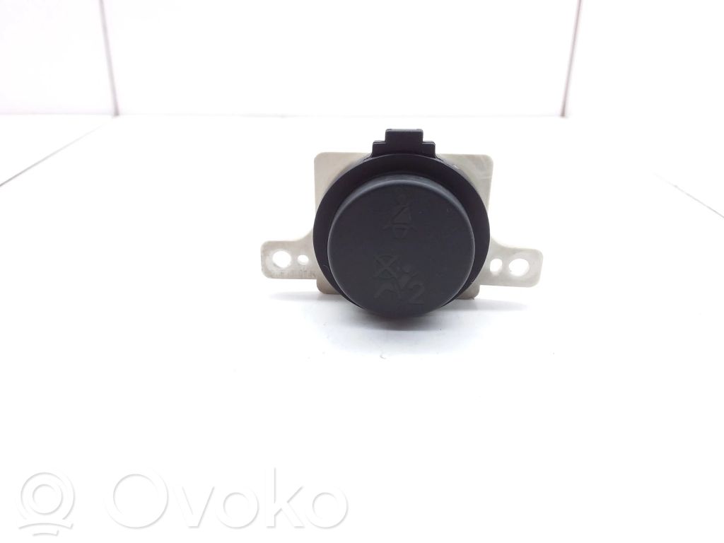 Nissan Note (E11) Keleivio oro pagalvės jungtukas 