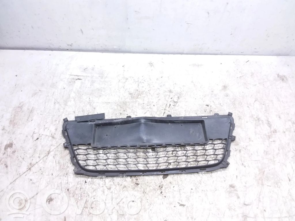 Hyundai i30 Rejilla inferior del parachoques delantero 