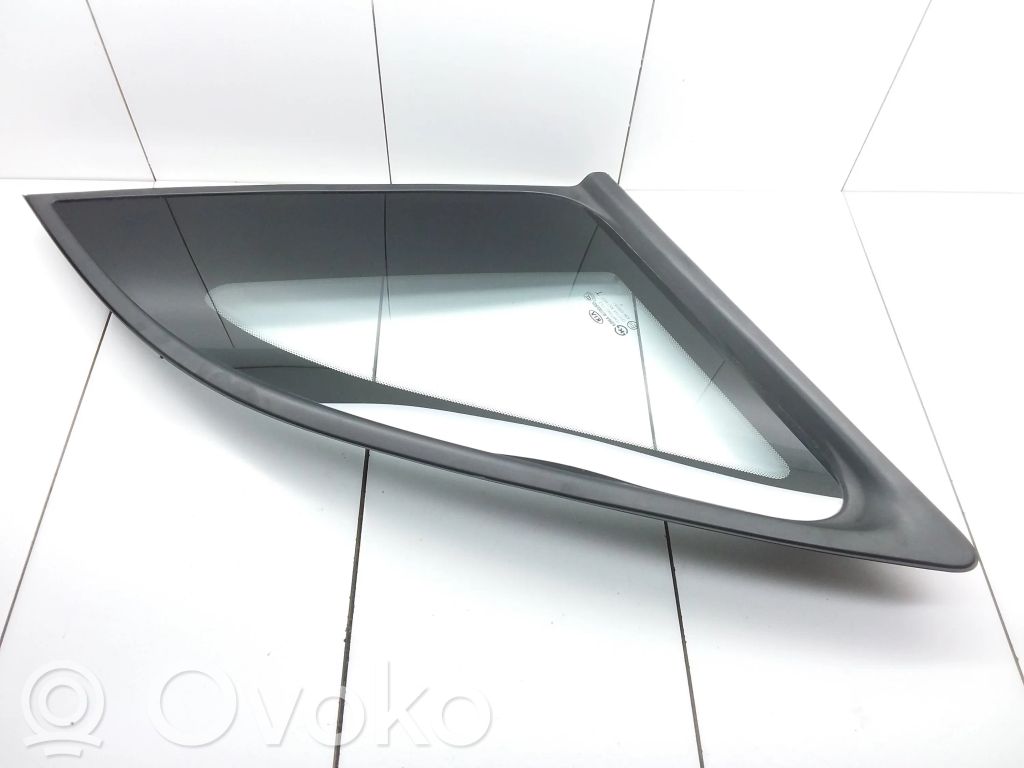 KIA Sorento Vidrio lateral trasero 