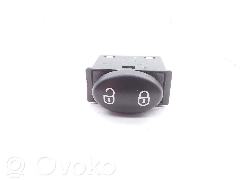 Central locking switch button   YUF000360