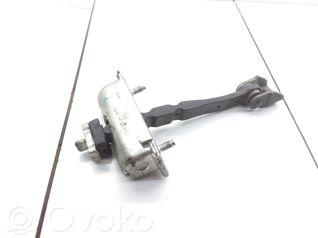 Opel Corsa D Etuoven pidätin 
