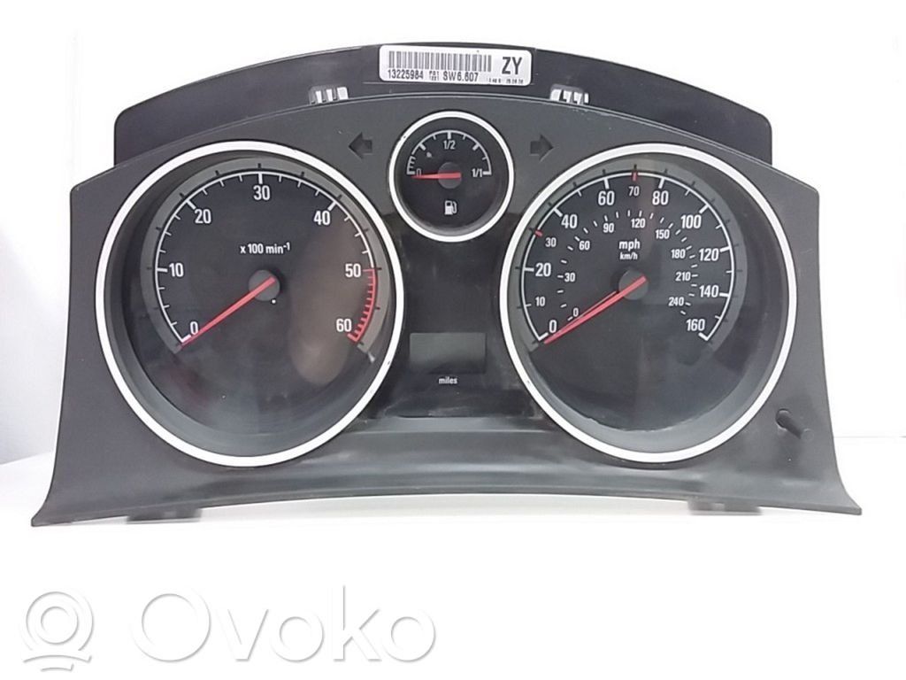 Opel Zafira B Speedometer (instrument cluster) 