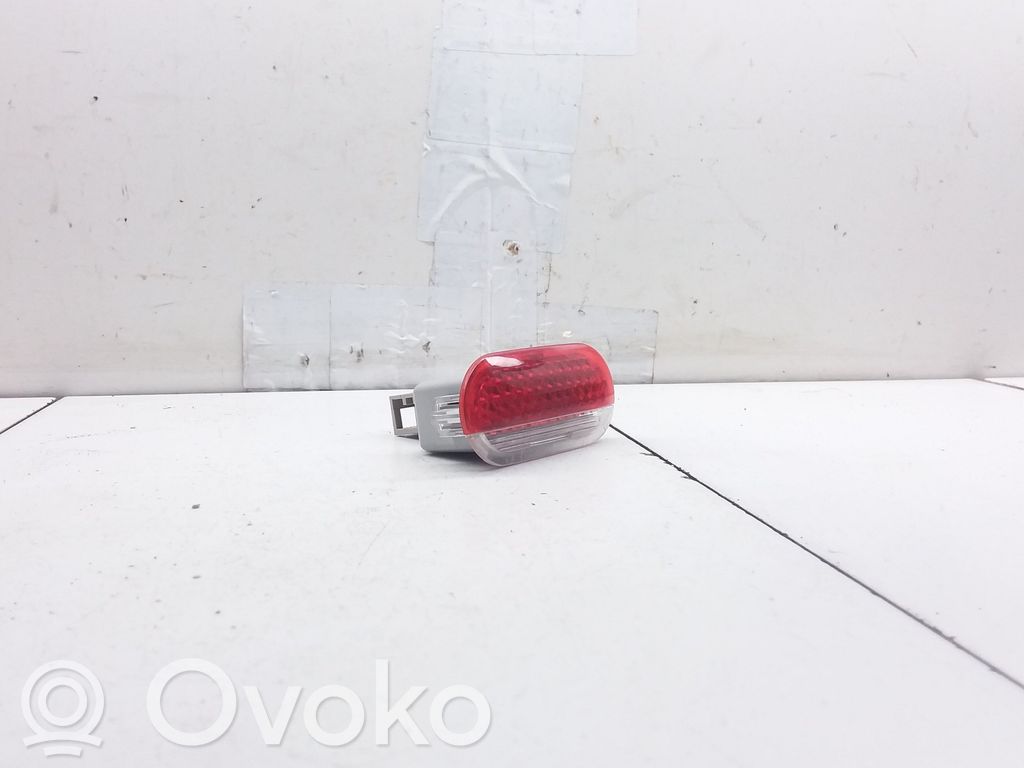 Etuoven sisävalo   C5WFEE