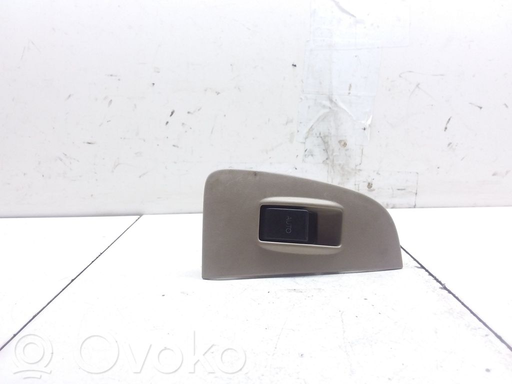 Toyota Avensis T250 Electric window control switch 