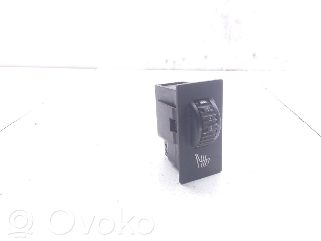 Peugeot 407 Seat heating switch 