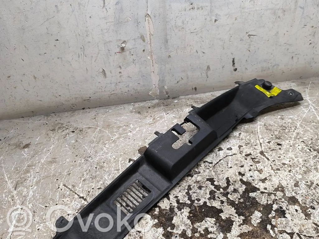 Volvo V50 Ylempi jäähdyttimen ylätuen suojapaneeli 