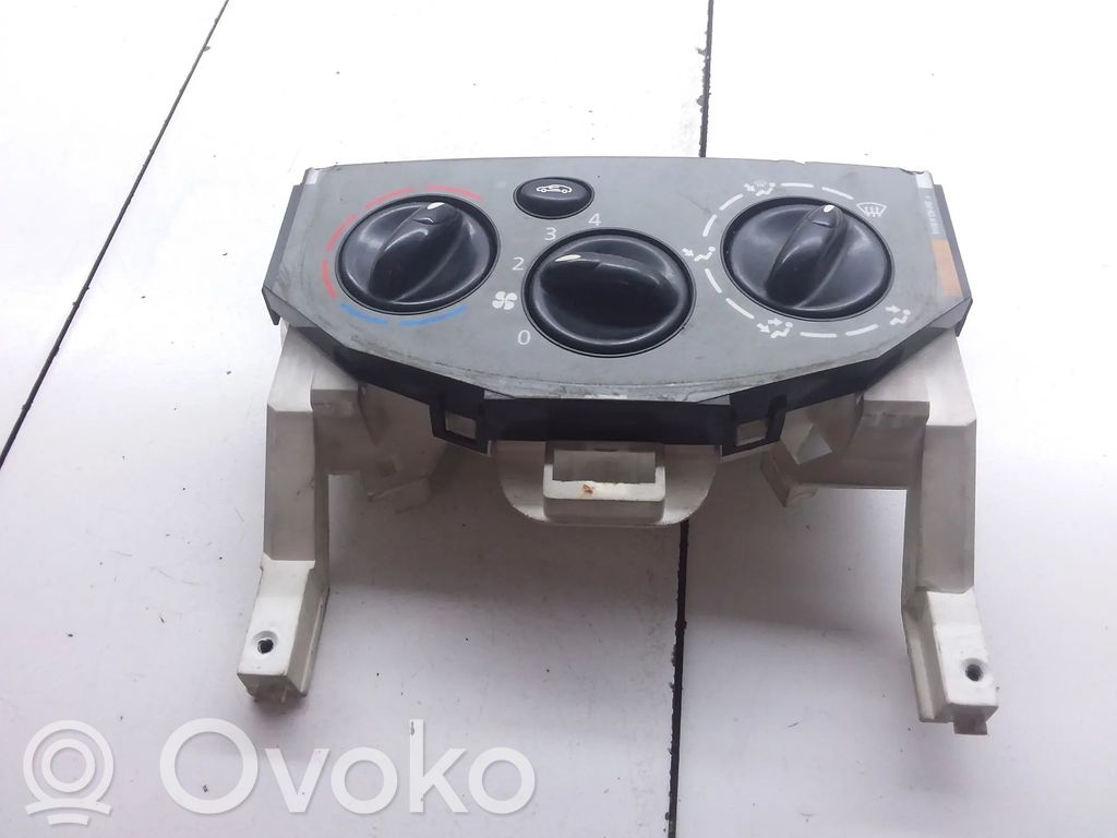 Opel Vivaro Climate control unit 