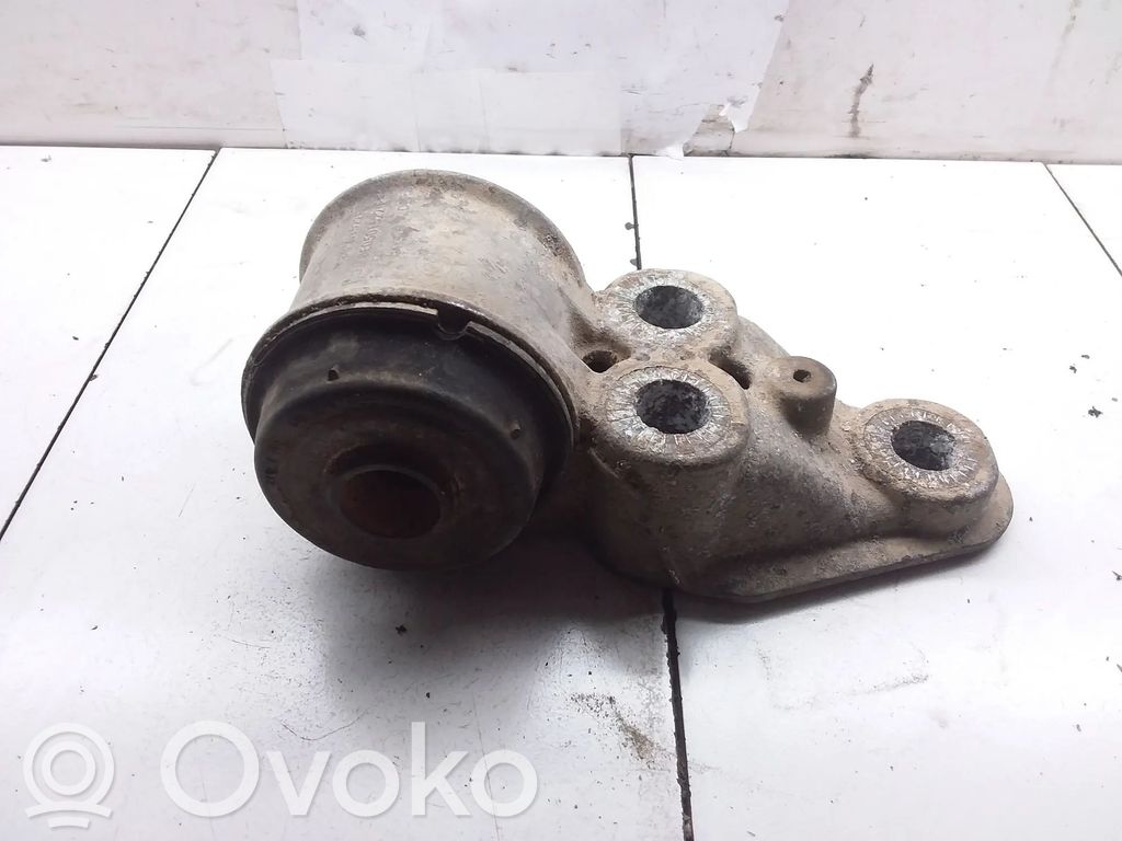 Volkswagen PASSAT B5 Poduszka / Łapa zawieszenia belki osi tylnej 
