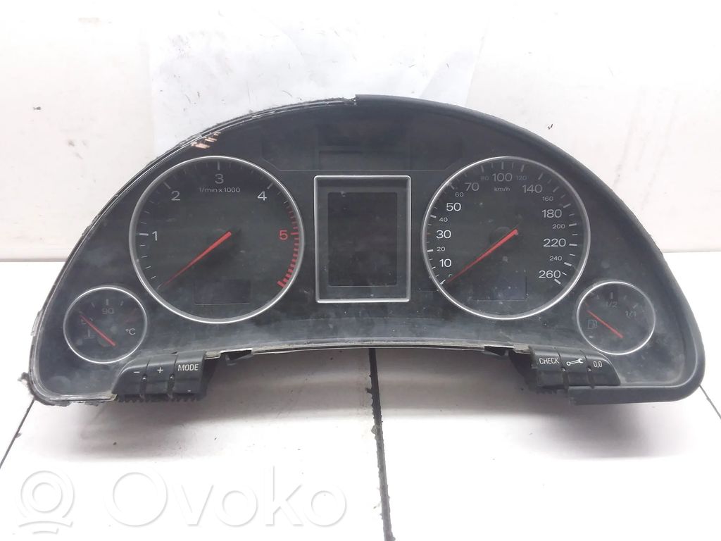 Audi A4 S4 B6 8E 8H Licznik / Prędkościomierz 