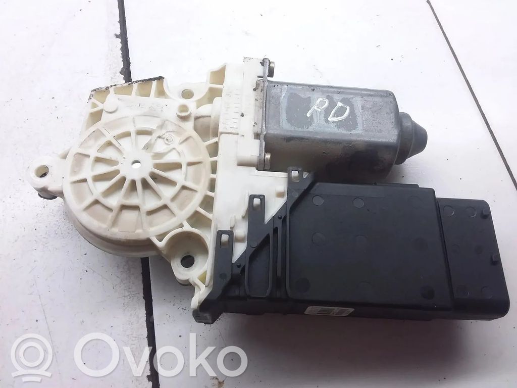 Volkswagen Golf IV Silniczek podnośnika szyby drzwi 