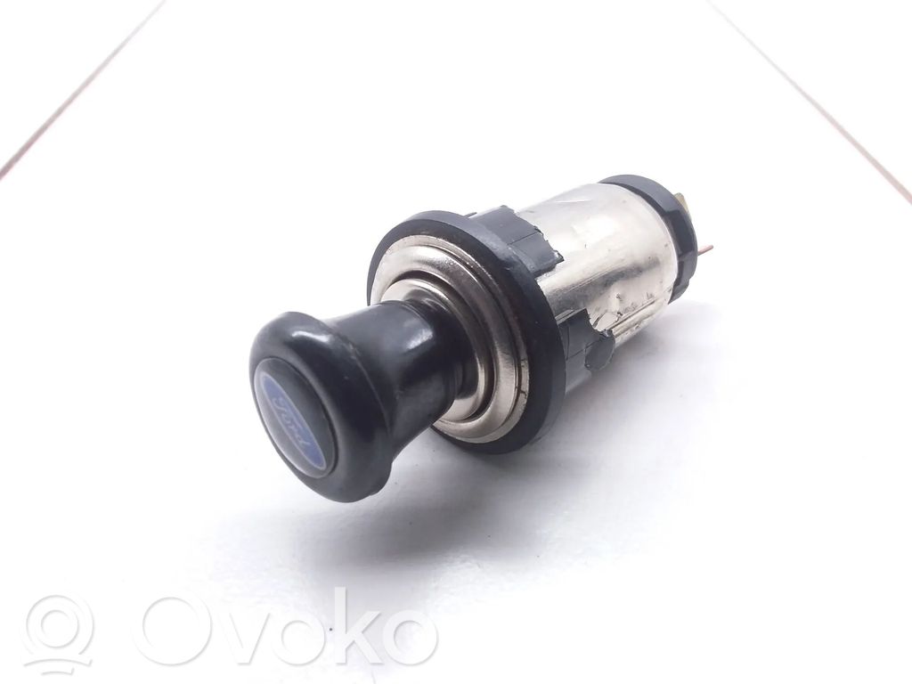 Ford Fiesta 12V Steckdose vorne 