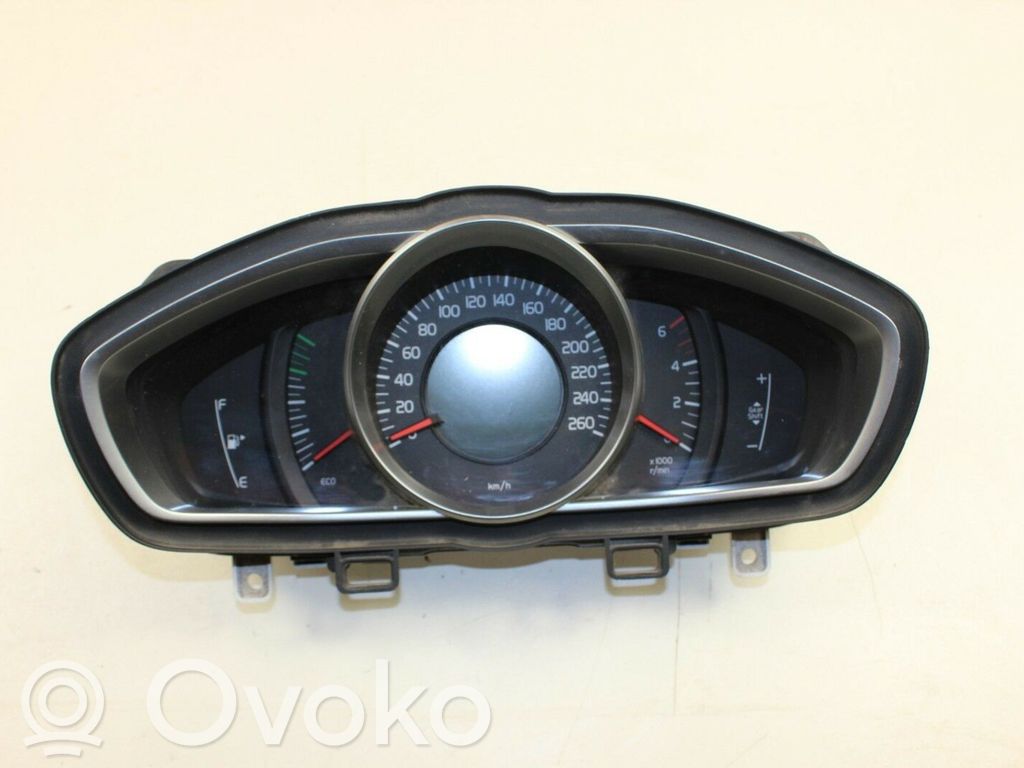 Volvo V40 Speedometer (instrument cluster) 