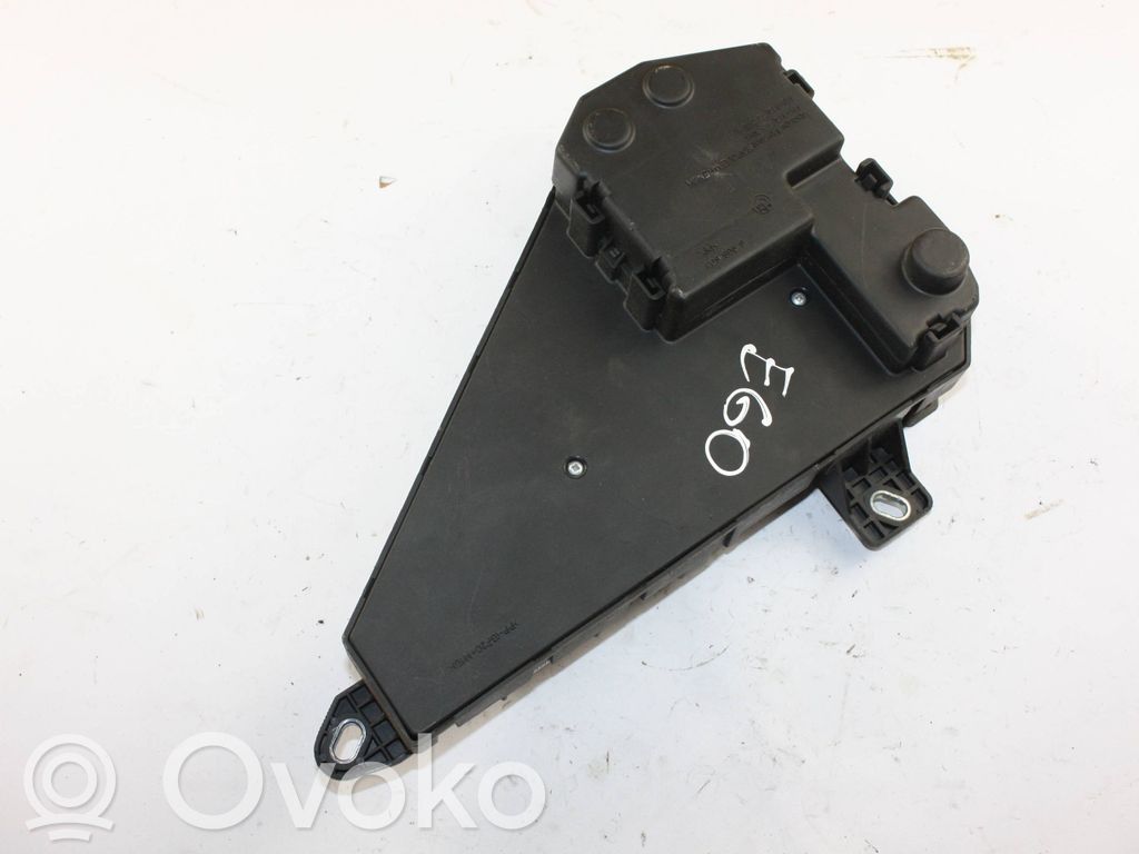 BMW 5 E60 E61 Saugiklių blokas 