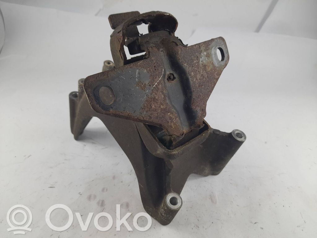 Volkswagen Amarok Engine mounting bracket 