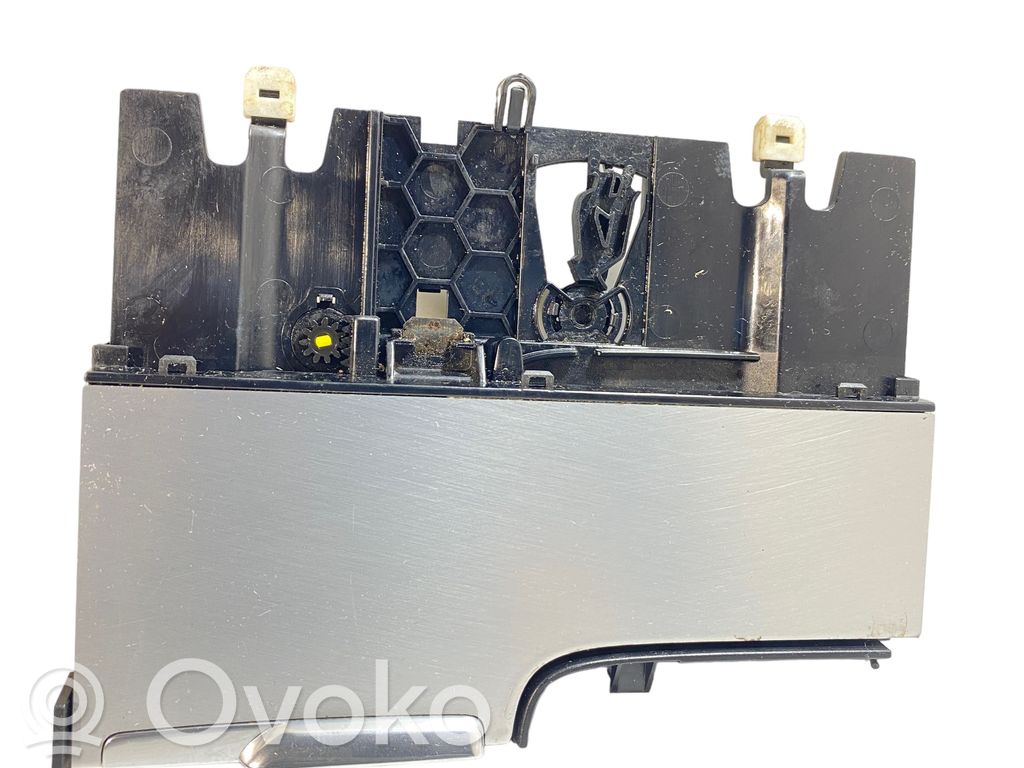 Volvo XC90 Glove box central console 
