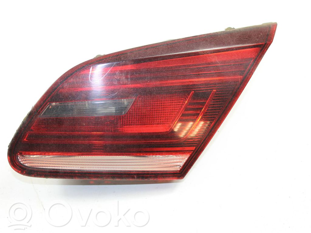 Lampy tylnej klapy bagażnika   3C8945308Q,81180202
