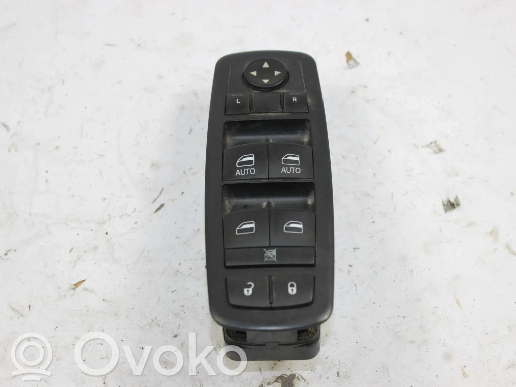 Jeep Cherokee Electric window control switch 