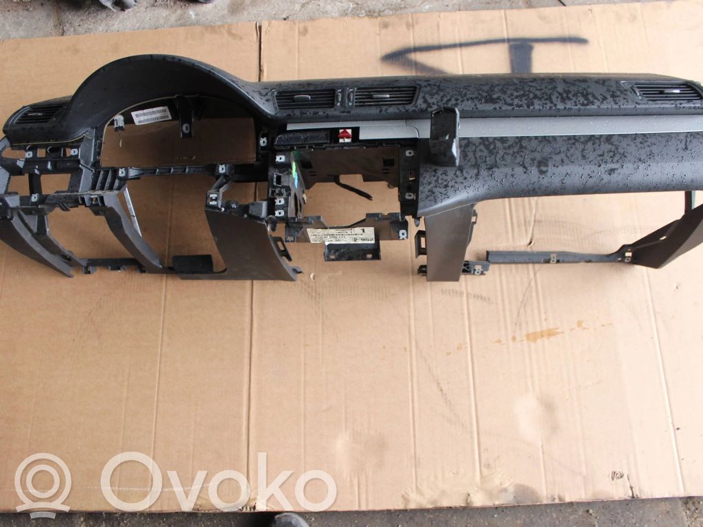 Volkswagen PASSAT B6 Deska rozdzielcza 